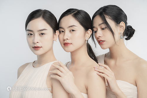 融合美貌與專業(yè) 醫(yī)療服務(wù)中的美顏模特團(tuán)隊(duì)